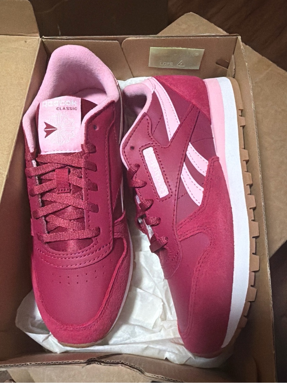 Reebok Classic Leather Shoes 100229725 Berry Rose Gum Running. Kids 5. Women 6.5
